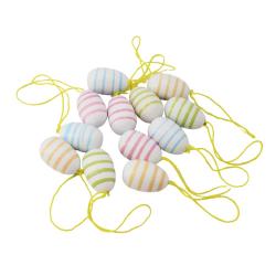 Bunte Ostereier aus Kunststoff. Farben: Weiß, Rosa, Gelb, Grün. Mit gestreiftem Muster. Mit gelben Schnüren zum Aufhängen.