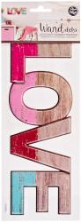 Wanddeko mit dem Wort 'LOVE'. Buchstaben in verschiedenen Farben: pink, rot, braun und blau. Rustikaler, holzähnlicher Look.