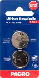 Zwei Lithium Knopfzellen der Größe CR2032. Verpackung in Blau mit rotem Schriftzug.