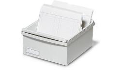 weiße Aufbewahrungsbox mit Karten. Karten sind beschreibbar und stehen aufrecht.