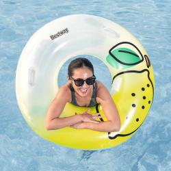 Runder Schwimmreifen in Blau. Mit gelben Zitronen und Zitronenscheiben bedruckt. Öffnung in der Mitte.