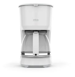 Kaffeemaschine in Weiß mit transparentem Kaffeekanne. Schlichtes Design, keine auffälligen Details.
