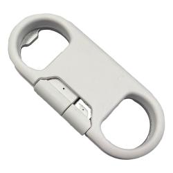 Weißes Kabel mit USB-Anschluss und einem speziellen Stecker. Es hat eine Halterung in Form eines Rings.