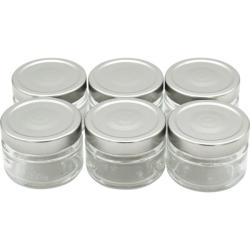 Sechs kleine Gläser mit silbernen Deckeln. Die Gläser sind transparent und rund.