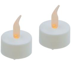 Zwei weiße LED-Teelichter mit flackerndem Licht. Die Flamme ist orange und sieht realistisch aus.
