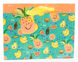 Bunte Einkaufstasche mit fruchtigem Muster. Enthält Ananas, Bananen und andere Früchte.