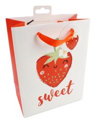 Weiße Geschenktüte mit einem roten Erdbeer-Motiv. Aufschrift 'sweet' in geschwungener Schrift.