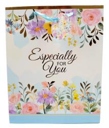 Geschenktüte mit bunten Blumenmotiven. Auf der Vorderseite steht 'Especially For You' in goldener Schrift. Tragegriffe in hellblau.