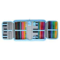Ein Etui mit einem Bild von einem niedlichen Eisbärenbaby. Die Farben sind sanft und das Etui hat einen Reißverschluss.