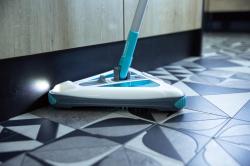 MEDIASHOP Livington Deeper Sweeper kabelloser Akkubesen mit 4 Bürsten