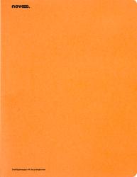 orangefarbene Mappe aus Recyclingkarton. Dreiflügelige Ausführung, schlicht ohne Muster.