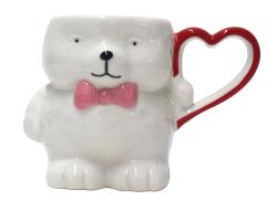 Weißer Becher in Form eines Bären mit rotem Herzhenkel. Der Bär trägt eine rosa Schleife.