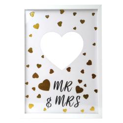 Rahmen mit Herz-Ausschnitt. Auf weißem Hintergrund goldene Herzen und der Text 'MR & MRS'.