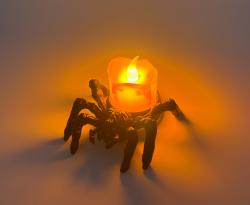 NOVOOO Seasons LED Kerze auf Spinne
