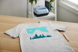 Cricut Gerät in hellblauer Farbe. Display zeigt Temperatur und Zeit.