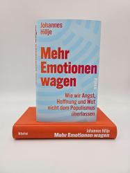 Buchcover mit dem Titel 'Mehr Emotionen wagen'. Farbige Schrift auf hellem Hintergrund, einfache Gestaltung.