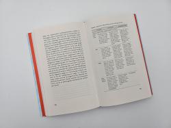 Buchcover mit dem Titel 'Mehr Emotionen wagen'. Farbige Schrift auf hellem Hintergrund, einfache Gestaltung.