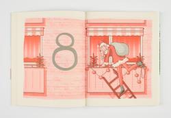 Illustration einer Frau in Weihnachtskleidung auf einem Balkon mit Lichterkette. Hintergrund mit Fenstern und kleinen Tannenbäumen.