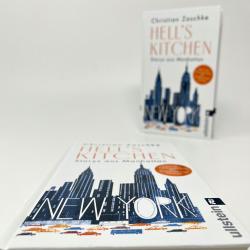 Buchcover mit dem Titel Hell's Kitchen. Darstellung einer Skyline von New York mit bekannten Wolkenkratzern in Blau- und Grautönen.