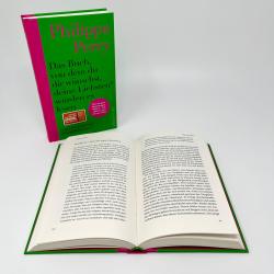Buchcover mit grünem Hintergrund. Titel: 'Das Buch, von dem du dir wünschst, deine Liebsten würden es lesen' von Philippa Perry.