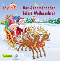 Weihnachtliches Bild mit Sandmännchen, Santa Claus, einem Rentierschlitten, Geschenken, Schneelandschaft, Sternen und Mond am Himmel.