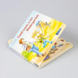 Liane Schneider: Conni-Pappbilderbuch: Conni kommt in den Kindergarten