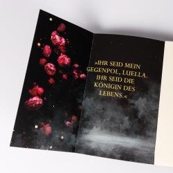 Buchcover von 'Deal with the Elf King' von Elise Kova. Dunkler Hintergrund mit goldener Schrift und floralen Elementen.