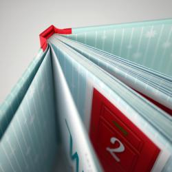 Buch mit blauer Hülle und Schneeflockenmuster. Sichtbar ist die obere Ecke mit rotem Schutzumschlag und einer roten Markierung.