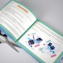 Offenes Buch mit Text und Bildern. Die Seite zeigt eine Anleitung mit Bildern von Werkzeugen und Bastelmaterialien.
