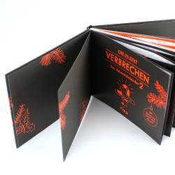 Schwarzes Buch mit roten Schriftzug und Illustrationen. Titel lautet Die Zeit Verbrechen Der Adventskalender 2.