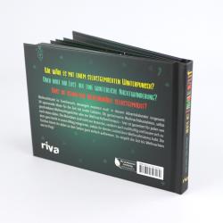 Dunkelgrünes Buch mit bunten Schriftzügen auf dem Rücken. Rückseite mit Text und einem kleinen Logo am unteren Rand.