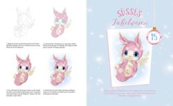 Illustration eines niedlichen Fabelwesens mit großen blauen Augen, rosa Fell, kleinen Flügeln und Ohren. Das Bild zeigt das Wesen vor einem hellblauen Hintergrund mit weißen Sternchen.