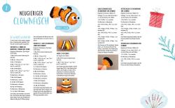 Strickfigur eines Clownfisches mit orange, schwarz und weiß gestreiftem Körper, große Augen, kleine Flossen. Das Muster ist detailreich, die Figur ist etwa 10 cm groß.