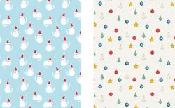 Zwei Muster für weihnachtliche Hintergründe. Links weiße Katzen mit roten Hüten auf hellblauem Hintergrund, rechts Weihnachtskugeln, Sterne und Tannen auf cremefarbenem Hintergrund.