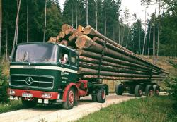 Alexander Weber: Kässbohrer Lkw-Aufbauten: Koffer, Kasten, Krane und andere - gebunden