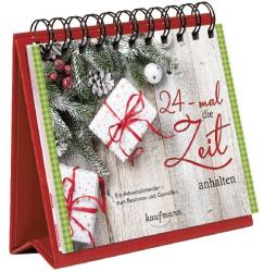 Adventskalender mit dem Titel '24-mal die Zeit anhalten'. Dekoriert mit Geschenken und Tannenzweigen.