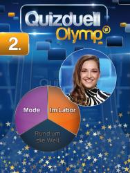 Produktbild mit blauer Hintergrund, großes Logo oben, eine lachende Frau mit langem Haar und gestreiftem Oberteil. Darunter ein Kreis mit einem bunten Diagramm und Text.