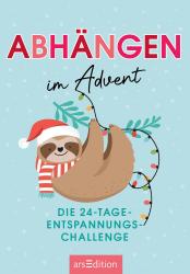 Buchcover mit dem Titel Abhaengen im Advent. Ein lachender Faultier hängt an einer Lichterkette, trägt einen Weihnachtsmannhut und eine rot-weiße Mütze. Heller blauer Hintergrund mit Schneeflocken.