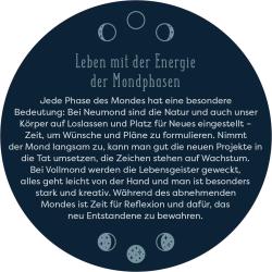 Dunkler runder Hintergrund mit Mondphasen und Text. Der Text beschreibt die Energie der Mondphasen und ihre Bedeutung für das Leben.