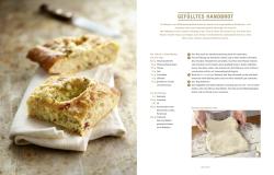 Buchcover mit dem Titel 'Brot backen in Perfektion mit Hefe'. Abgebildete Brote und Brötchen in verschiedenen Formen.