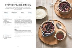 Buchcover mit dem Titel 'Sauerteig kann alles'. Abgebildet sind ein Glas mit Sauerteig, frische Pasta und ein belegtes Brot.