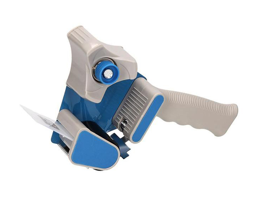Ein blauer Etikettendrucker mit grauem Griff. Er hat eine Rolle für Etiketten und einen Einstellknopf.