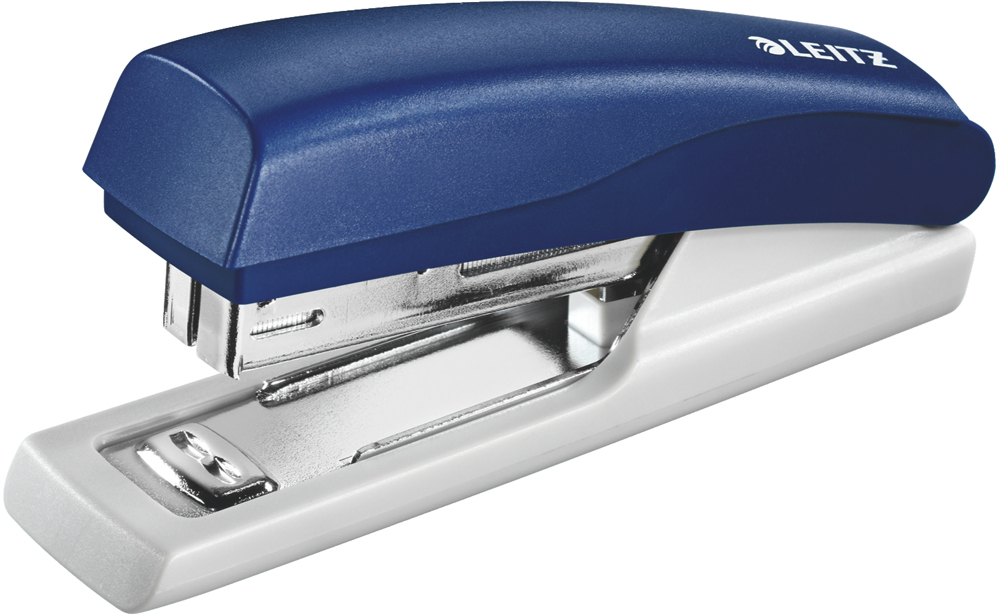 Heftgerät in Blau und Weiß. Kompakt und ergonomisch gestaltet.