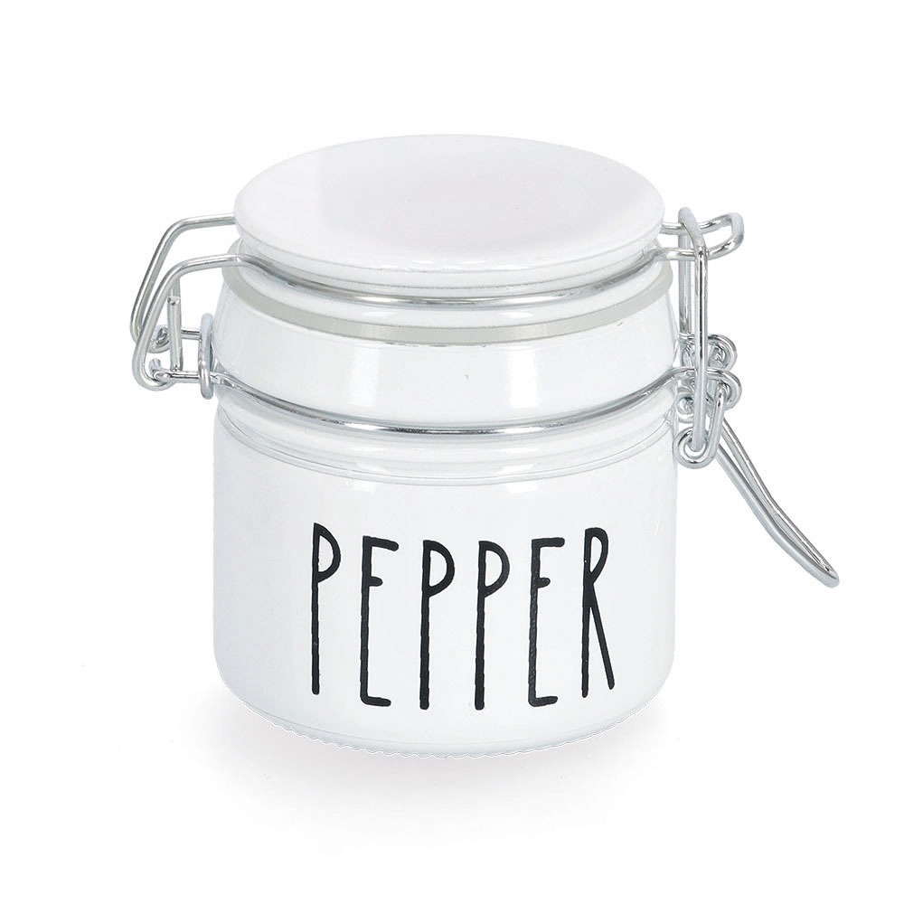 Weißes Glasgefäß mit einem silbernen Deckel. Beschriftet mit dem Wort 'PEPPER'.