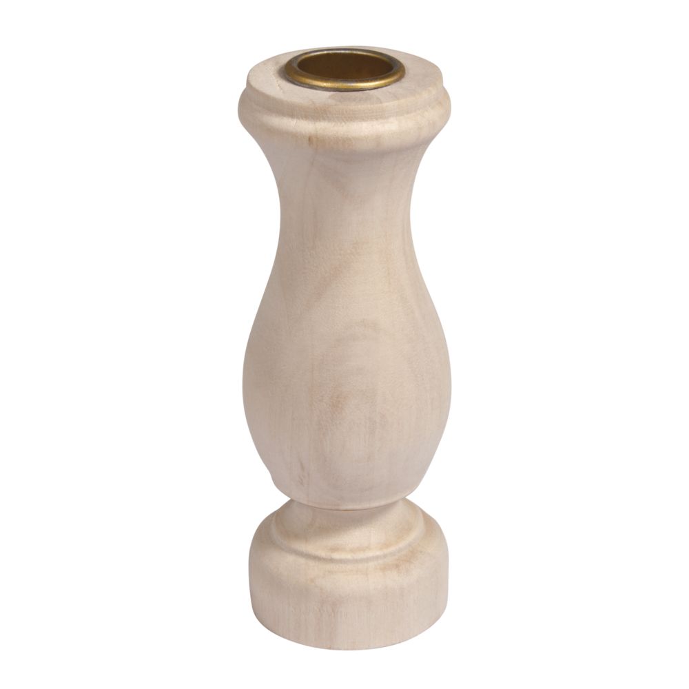 Holzkerzenhalter in eleganter Form. Helle Holzfarbe mit goldener Öffnung oben.