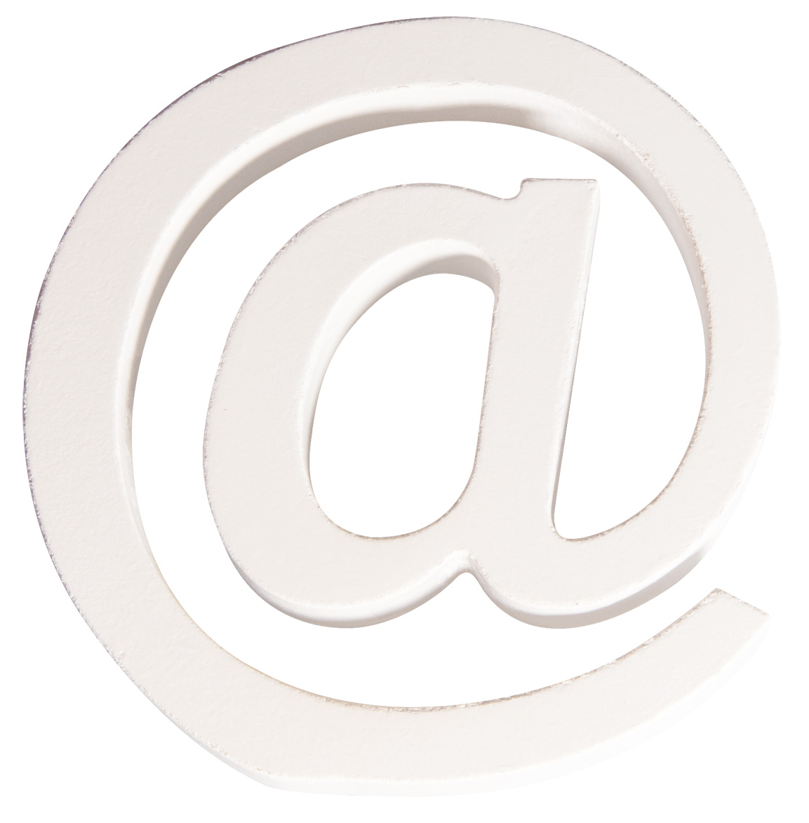 Weißes @-Symbol aus einem festen Material. Es hat eine glatte Oberfläche.