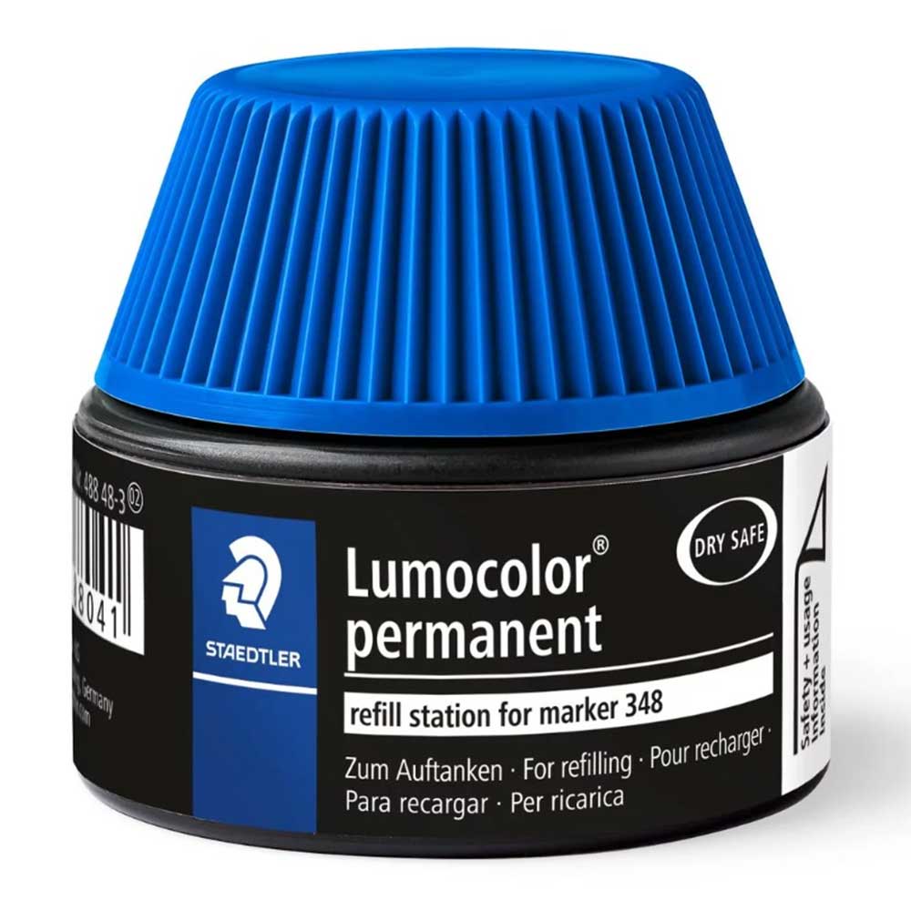 Schwarze Nachfüllstation für den Lumocolor Permanentmarker. Blauer Deckel mit Rillenstruktur. Aufschrift in Weiß und Schwarz.