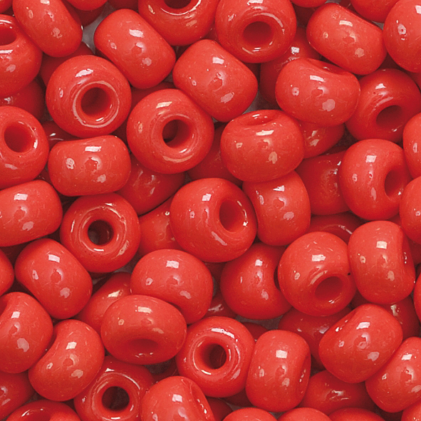 Rote Perlen aus Kunststoff, rund und glänzend. Sie haben ein zentrales Loch.