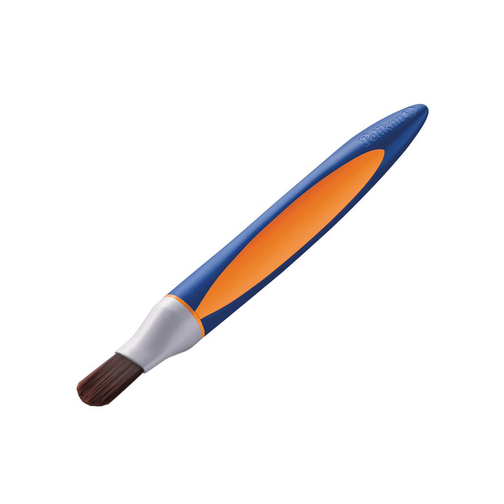 Ein Pinsel mit einem blauen und orangefarbenen Griff. Die Borsten sind kurz und braun.