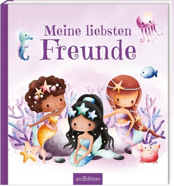 Buchcover mit dem Titel 'Meine liebsten Freunde'. Drei Meerjungfrauen in bunten Outfits. Umgeben von Korallen und Meereslebewesen. Sanfte Farben, verspielte Illustrationen.